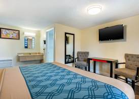 Econo Lodge West Yarmouth on Cape Cod 5