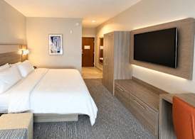 Holiday Inn Express KENEDY by IHG 4