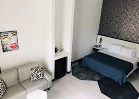 Hy-Lo Hotel 3