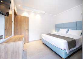 Poseidon Hotel and Apartments 5