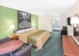 Super 8 by Wyndham Mobile 3