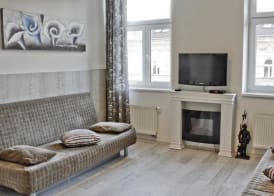 Royal Court Legerova 3