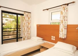 Coliseum Studios & Apartments 5
