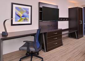 Holiday Inn Express & Suites OLATHE WEST by IHG 4