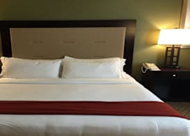 Holiday Inn Express WOODLAND by IHG 4