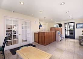 Days Inn by Wyndham Oceanside 2