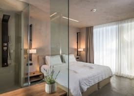 Icarus Hotel 3