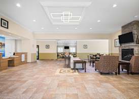 La Quinta Inn & Suites by Wyndham Stonington-Mystic Area 3