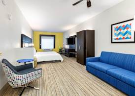 Holiday Inn Express & Suites CLEBURNE by IHG 3