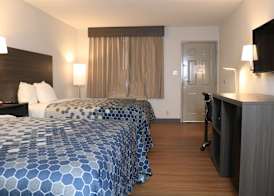 Econo Lodge Inn & Suites Southeast 5