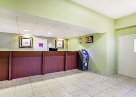 Days Inn by Wyndham Windsor Locks / Bradley Intl Airport 2