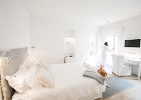 Hall Suites 4