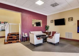 Econo Lodge 5