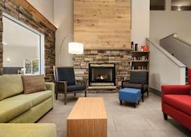Country Inn & Suites by Radisson, Platteville, WI 3