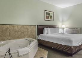 Econo Lodge 3