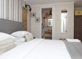 Flores Guest House 3