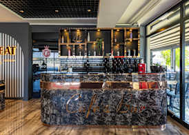 The Great Airport Hotel & Restaurant 5