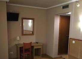 Hotel Avenida Leganv S 4
