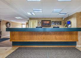 Econo Lodge Inn & Suites Triadelphia - Wheeling 3