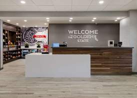 Hampton Inn Concord 4