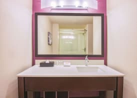 La Quinta by Wyndham York 4