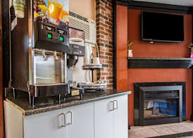 Rodeway Inn & Suites Brunswick near Hwy 1 3