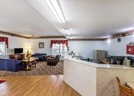 Econo Lodge Inn & Suites 2