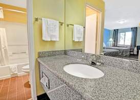 Days Inn & Suites by Wyndham Albuquerque West 3