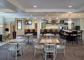 Courtyard by Marriott - Naples 4