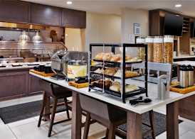 Hilton Garden Inn Chesapeake/Greenbrier 2