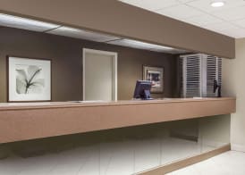 Howard Johnson by Wyndham Niagara Falls 2