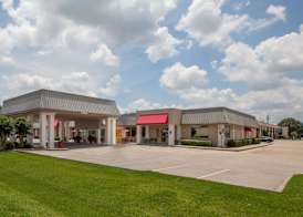 Ramada by Wyndham New Iberia 5