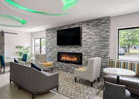 La Quinta Inn by Wyndham Indianapolis Airport Executive Dr 2