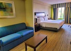 Holiday Inn Express & Suites WILSON-DOWNTOWN by IHG 4