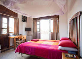 Q2 Bar & Guesthouse 2