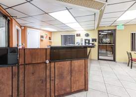 Super 8 by Wyndham Clinton 3