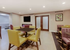 La Quinta by Wyndham Detroit Utica 3