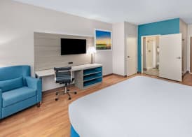 Days Inn & Suites by Wyndham San Antonio near Frost Bank Center 5
