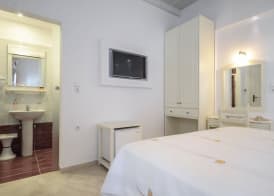 Hotel Anixis 5