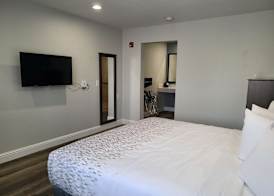 SureStay Hotel by Best Western Chowchilla Yosemite 5