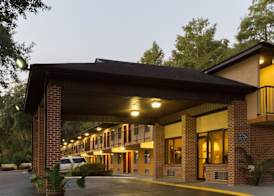 Howard Johnson by Wyndham Tallahassee 5