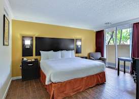 The Link Hotel on Sunrise 5