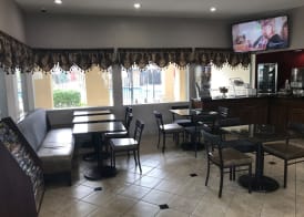 Super 8 by Wyndham Salinas 3