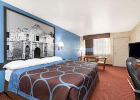 Super 8 by Wyndham San Antonio at I-10 3