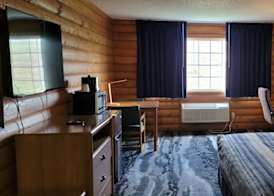 Days Inn & Suites by Wyndham Williamsburg IA North 5