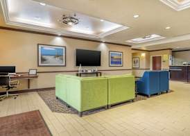 Comfort Inn & Suites Northeast - Gateway 2