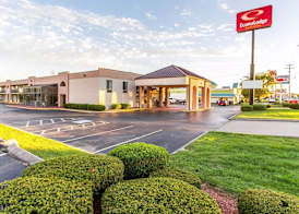 Econo Lodge & Suites Clarksville near Governors Square Mall 2