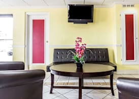 Econo Lodge Inn & Suites Matthews - Charlotte 2