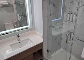 Comfort Hotel Vancouver Airport 5