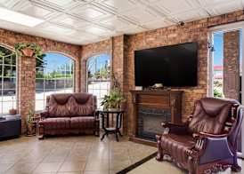 Rodeway Inn Branson, Brick House 2
